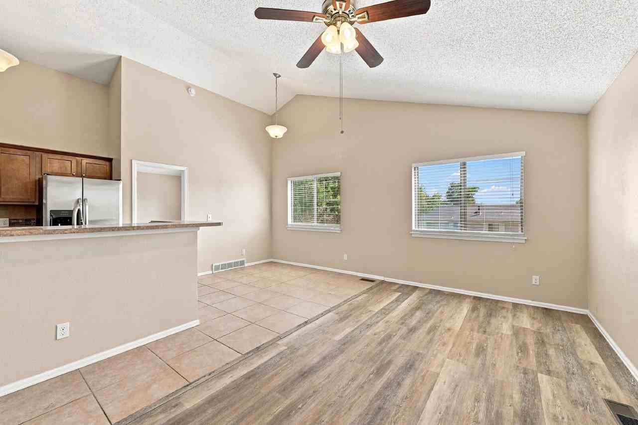 615 Upton Dr - Photo 7 of 44