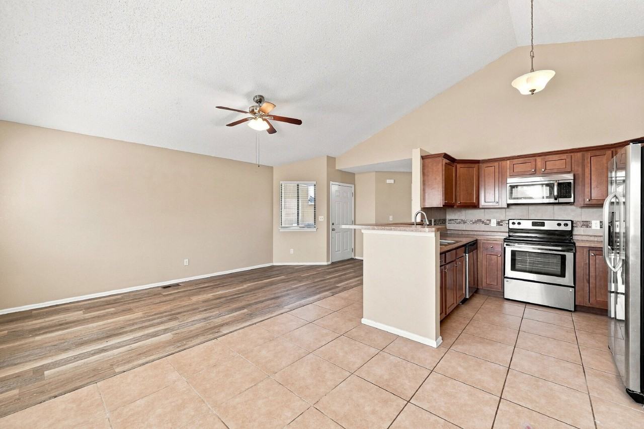 615 Upton Dr - Photo 2 of 40