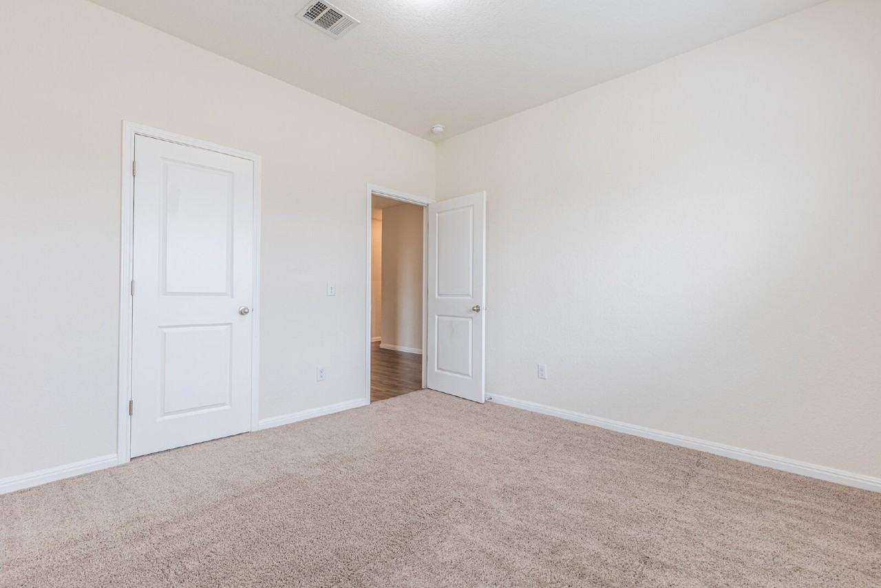 12601 Samuel Adams Dr - Photo 7 of 34
