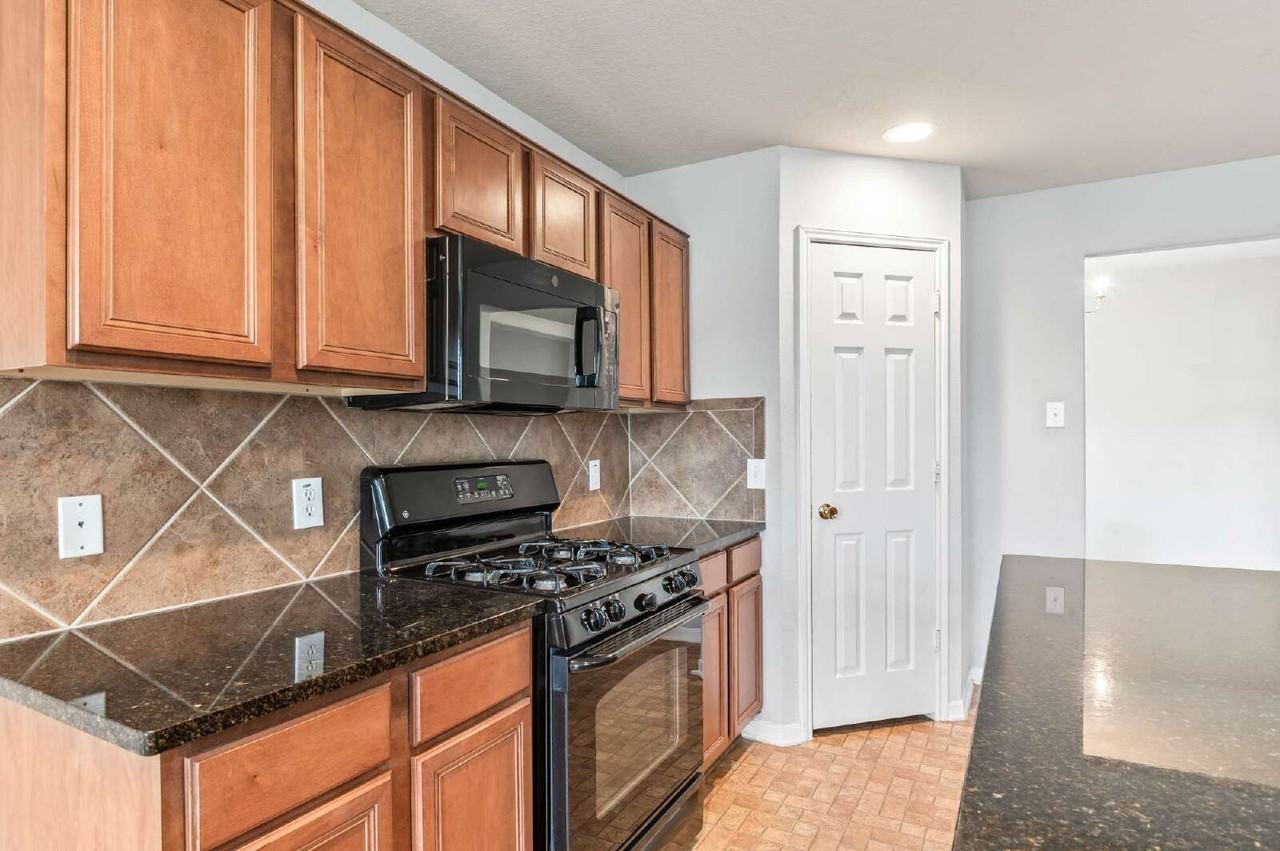 18510 By The Lake Ct - Photo 4 of 20
