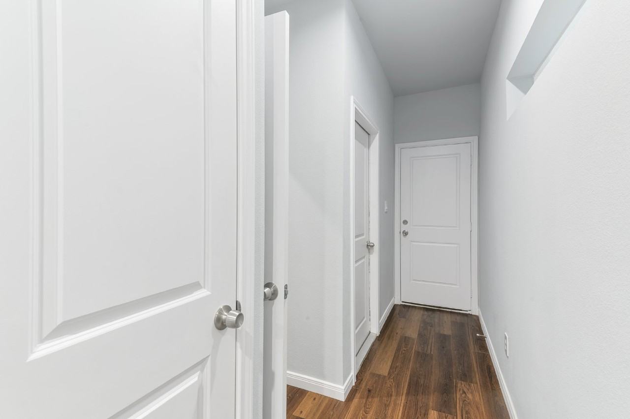 4919 Paradigm Ln - Photo 3 of 18