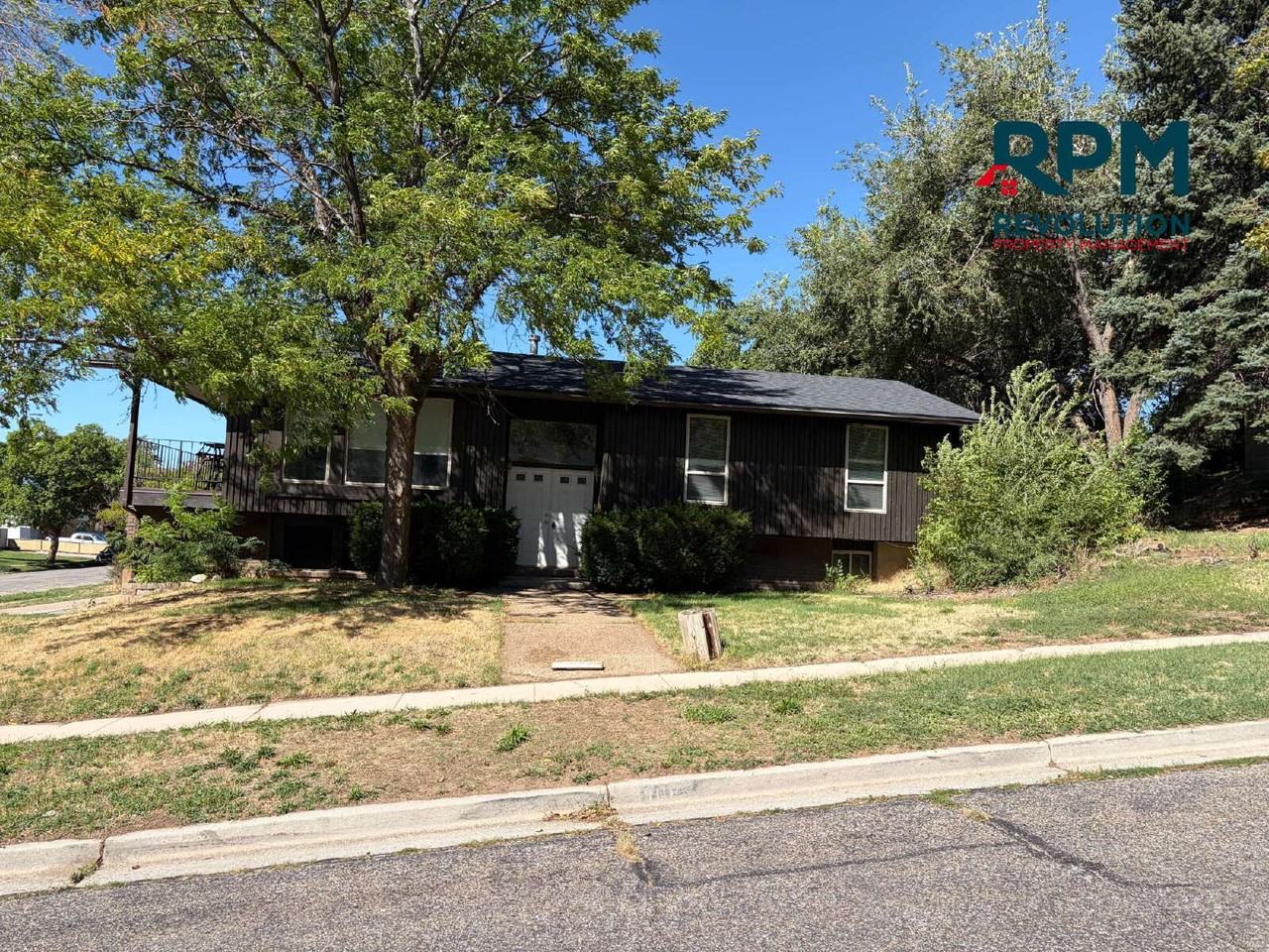 1085 Custer Ave - Photo 2 of 16