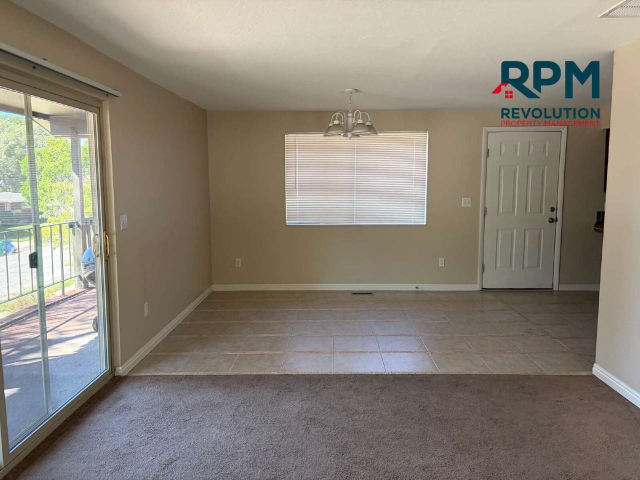 1085 Custer Ave - Photo 5 of 16
