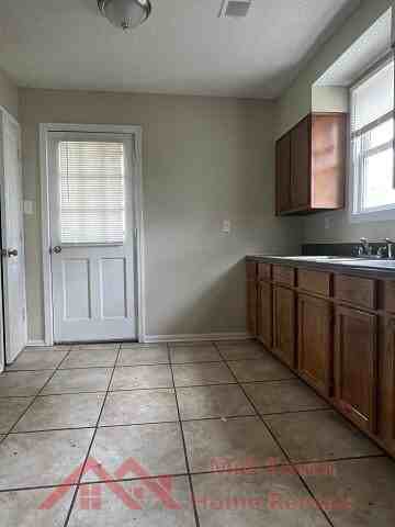 3111 Harvester Ln - Photo 6 of 17
