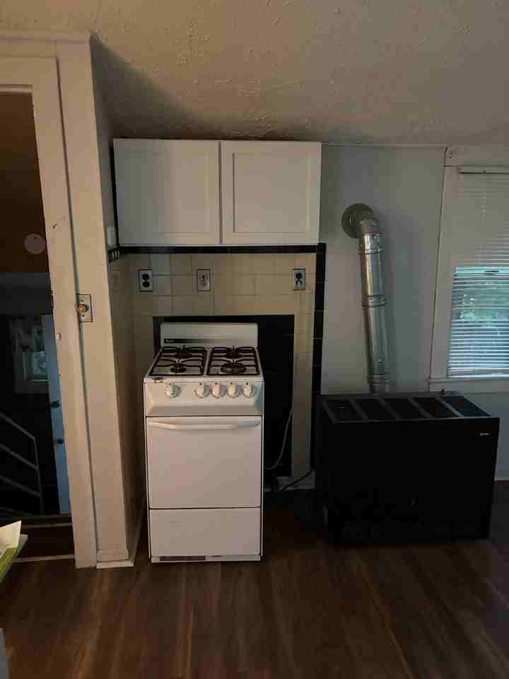 1177 Chapin Ave - Photo 3 of 7