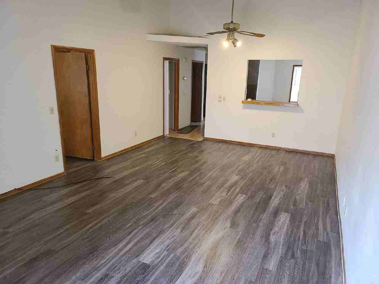 328 Caracas Dr - Photo 3 of 11