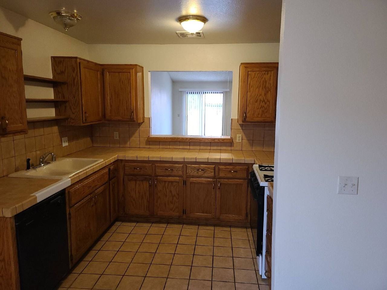 328 Caracas Dr - Photo 5 of 11