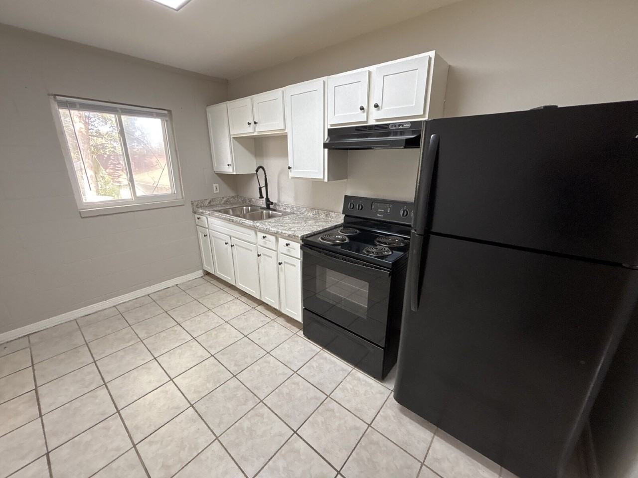 2150 Saxon St #C - Photo 2 of 7