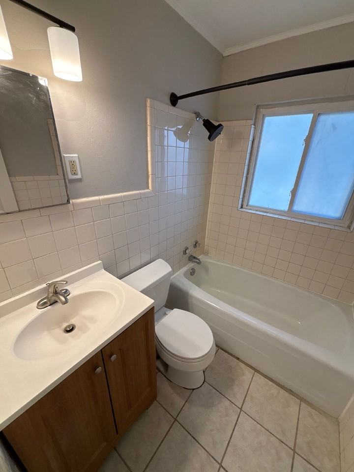 2150 Saxon St #C - Photo 5 of 7