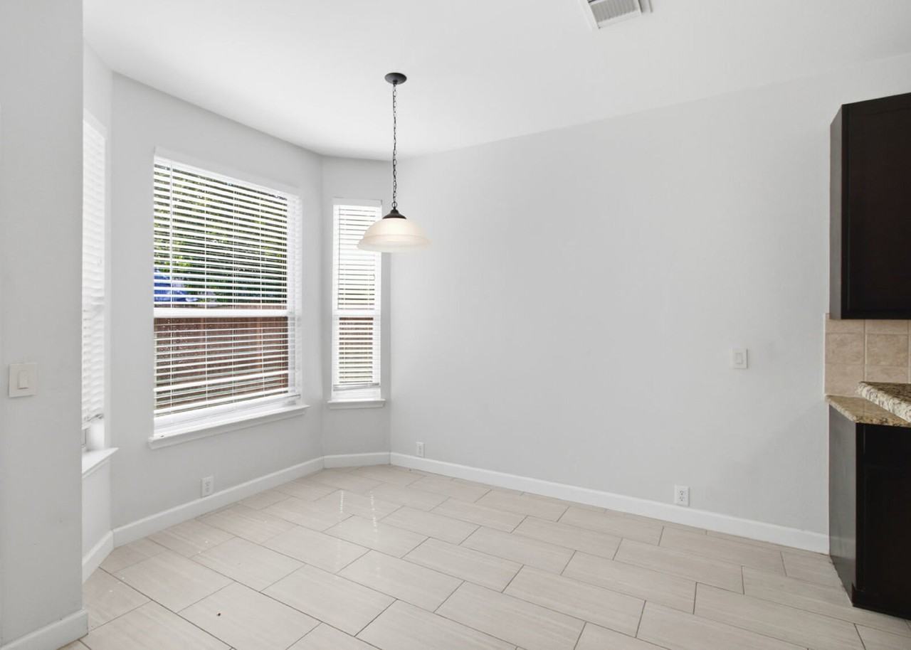 4520 Union Creek Dr - Photo 6 of 34