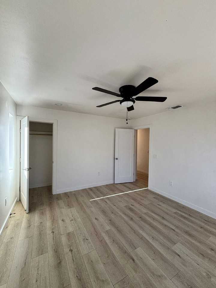 2521 49th Ave Unit 2 - Photo 3 of 14