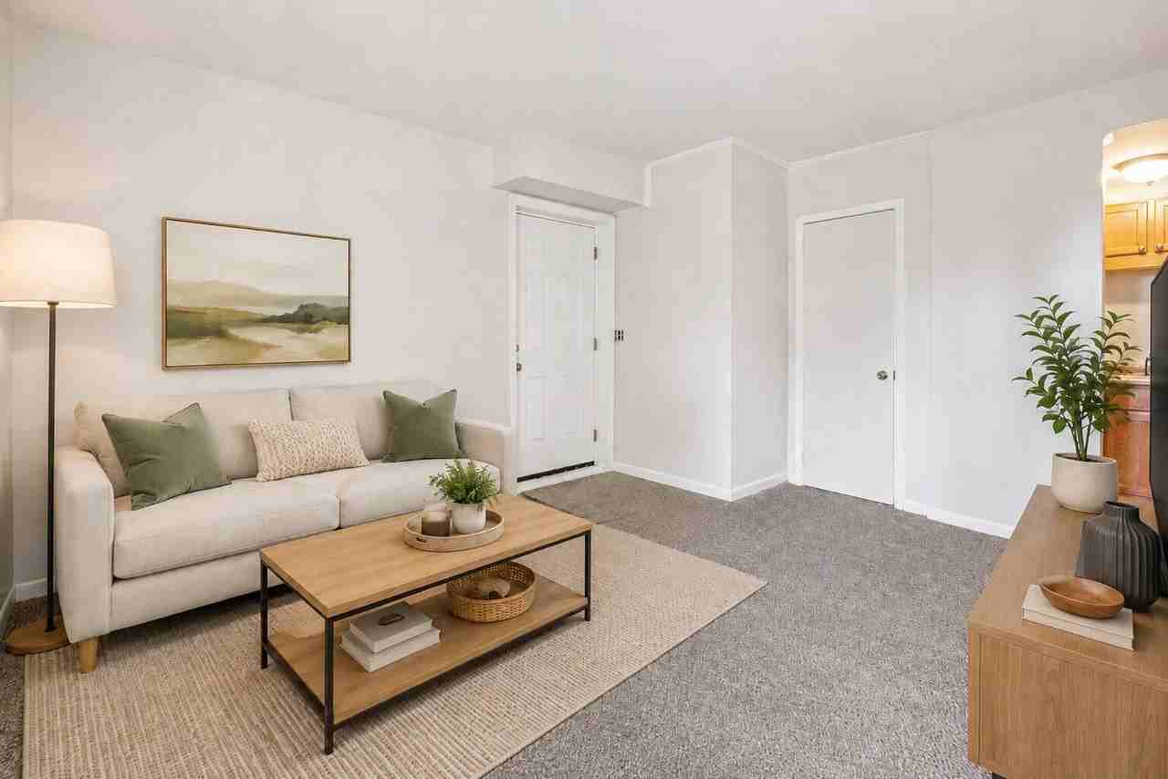 2071/2073 E Roxboro Rd #2073B - Photo 3 of 19