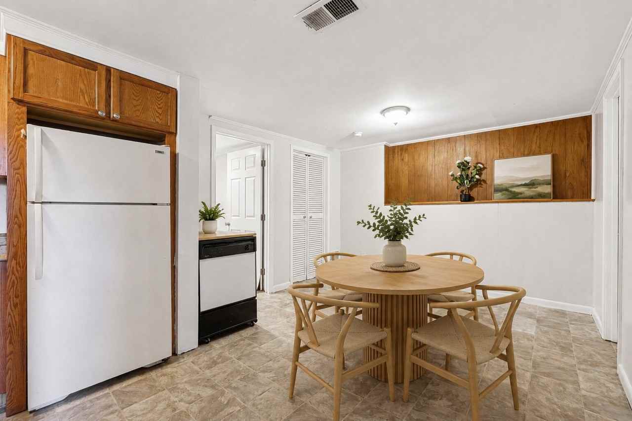 2071/2073 E Roxboro Rd #2073B - Photo 7 of 19