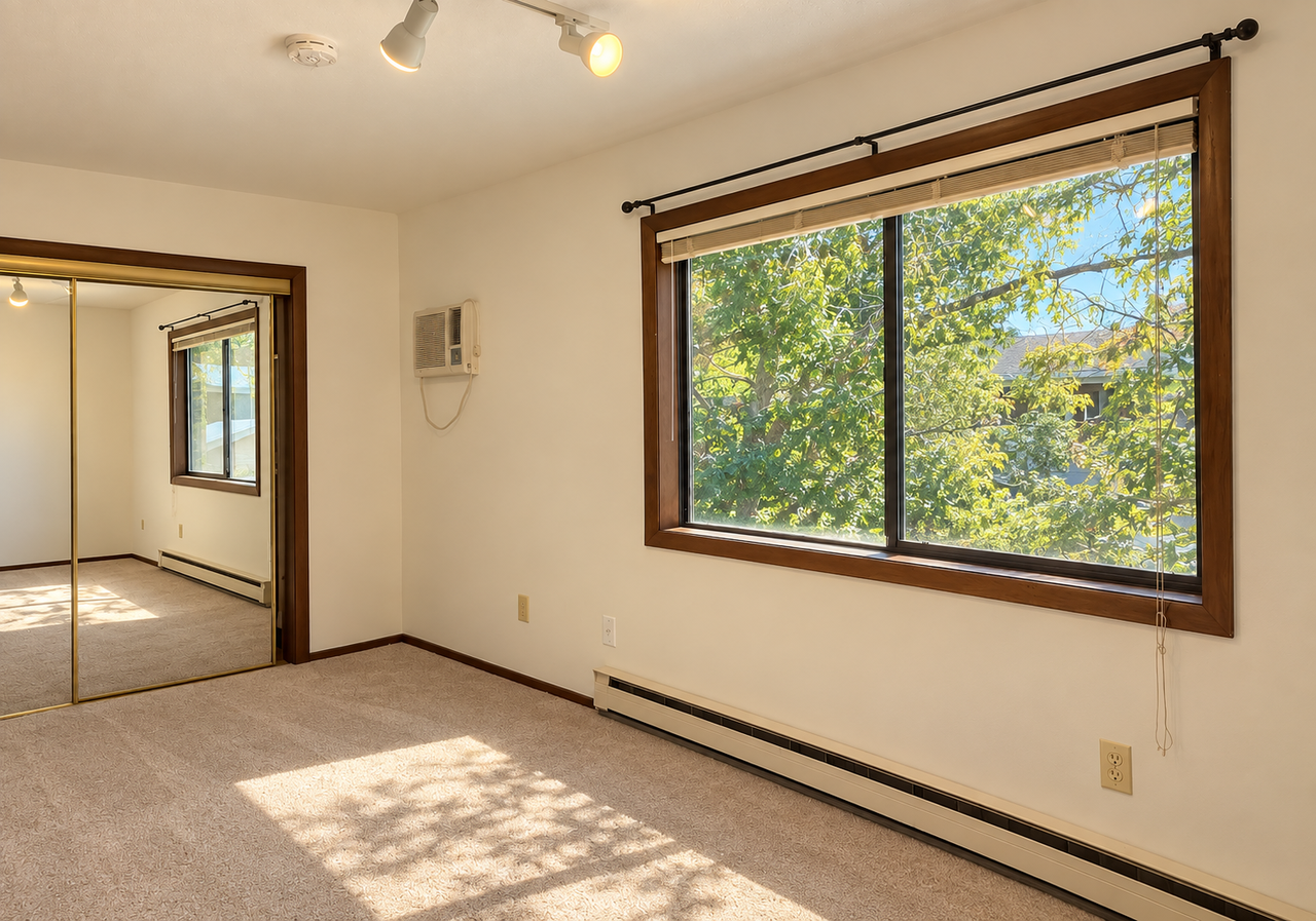 3160 Eastwood Ct - Photo 4 of 11