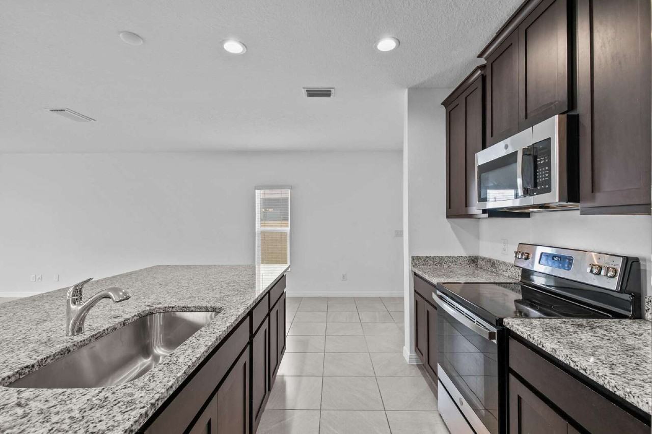 5029 Blue Hammock Ct - Photo 4 of 28