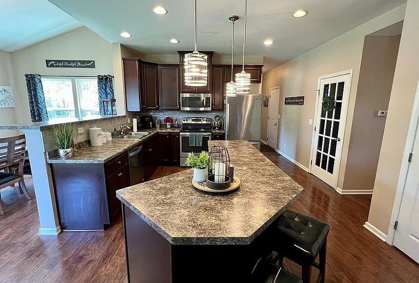 11 Airmont Dr - Photo 5 of 9