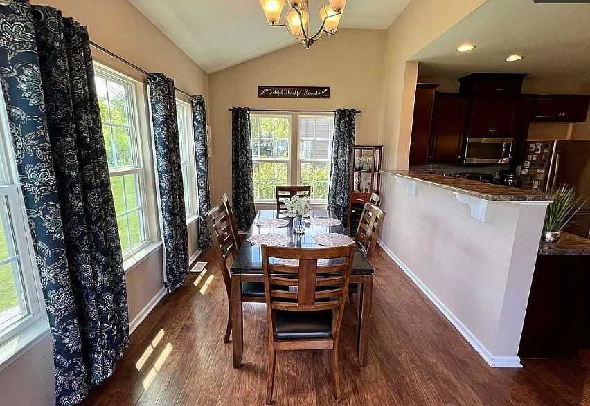 11 Airmont Dr - Photo 6 of 9
