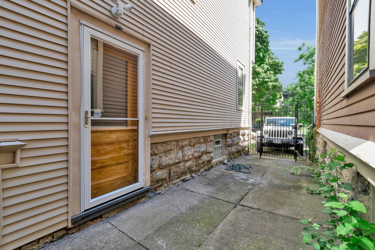 214 Norwood Ave - Photo 4 of 50