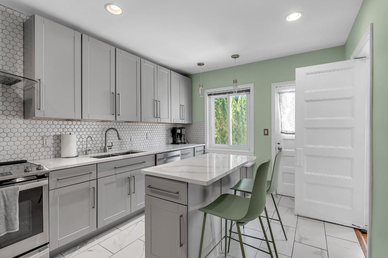 214 Norwood Ave - Photo 5 of 50