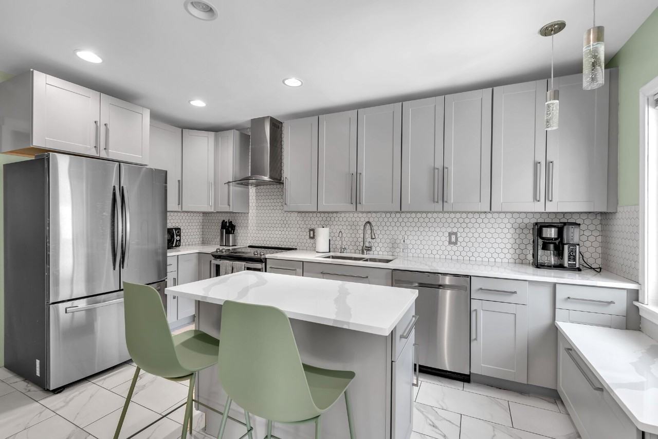 214 Norwood Ave - Photo 6 of 50