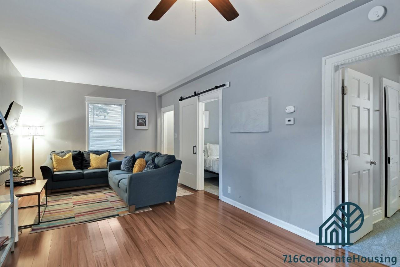 305 Bird Ave - Photo 3 of 24