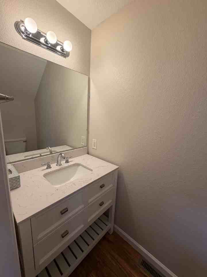 369 Knox Ave - Photo 4 of 31