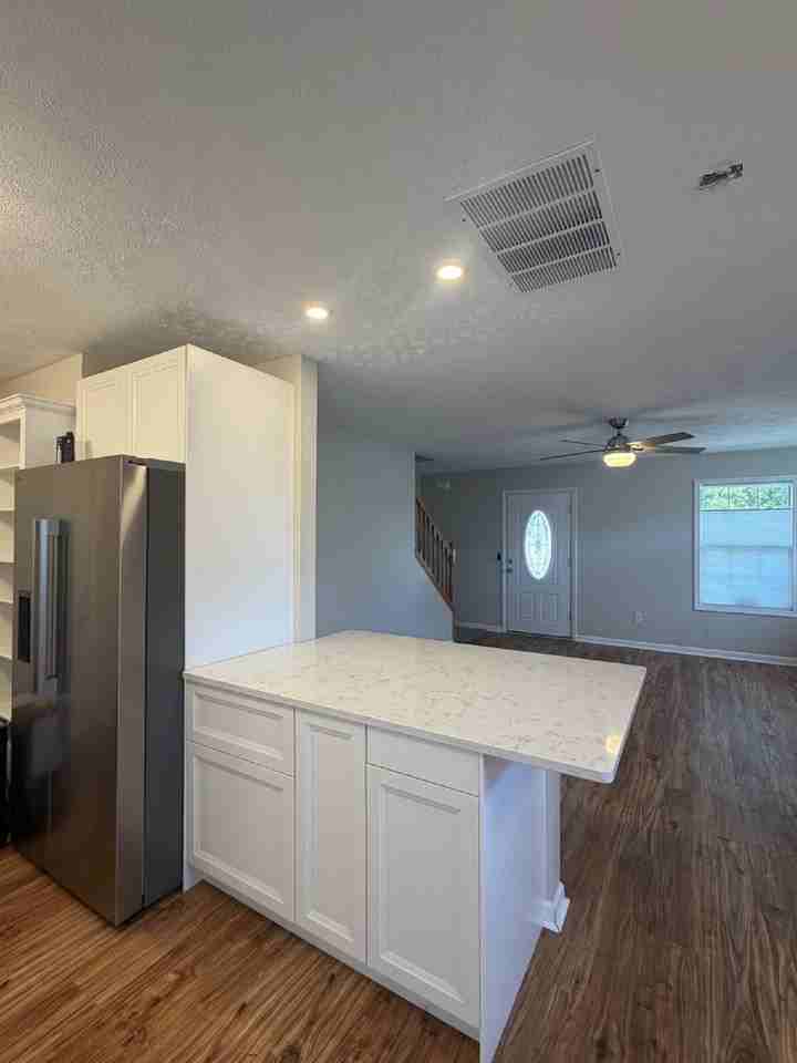 369 Knox Ave - Photo 6 of 31