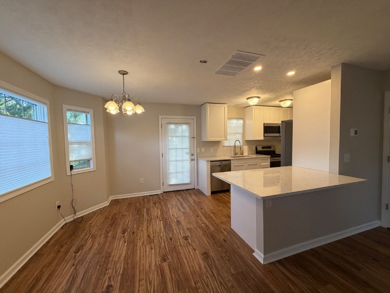 369 Knox Ave - Photo 7 of 31