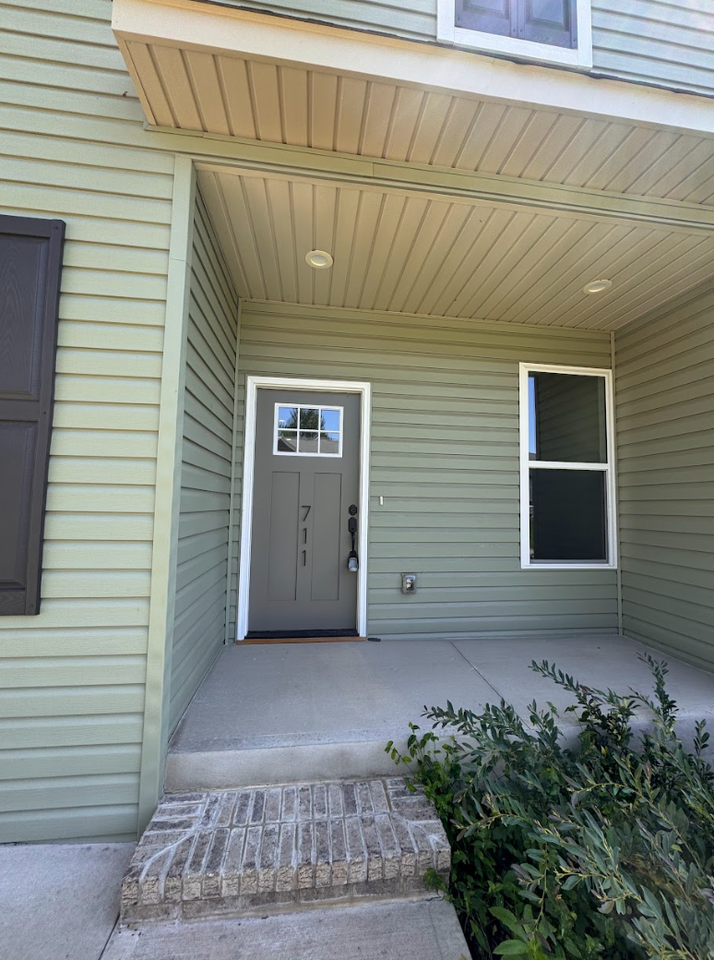 711 Rockcliff St - Photo 2 of 30