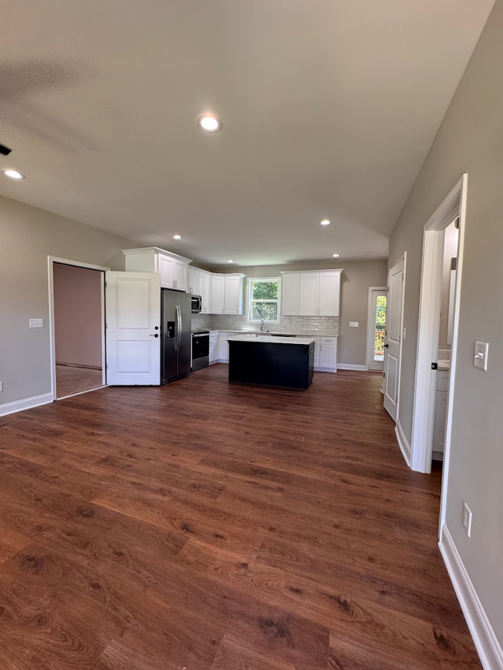 711 Rockcliff St - Photo 3 of 30
