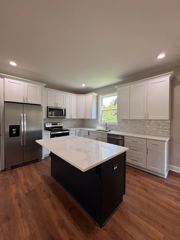 711 Rockcliff St - Photo 5 of 30