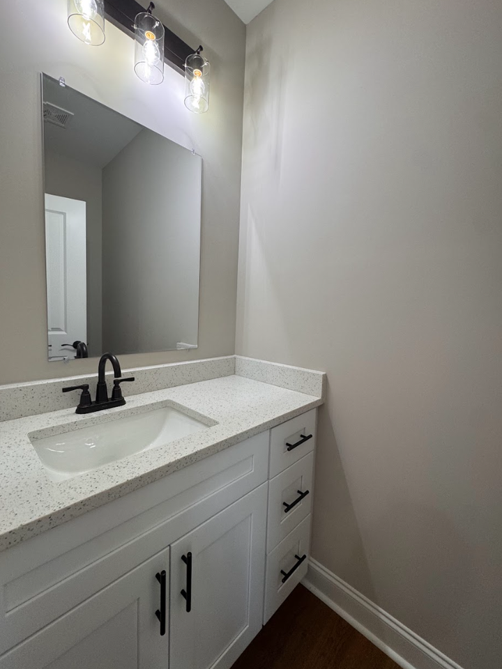 711 Rockcliff St - Photo 7 of 30