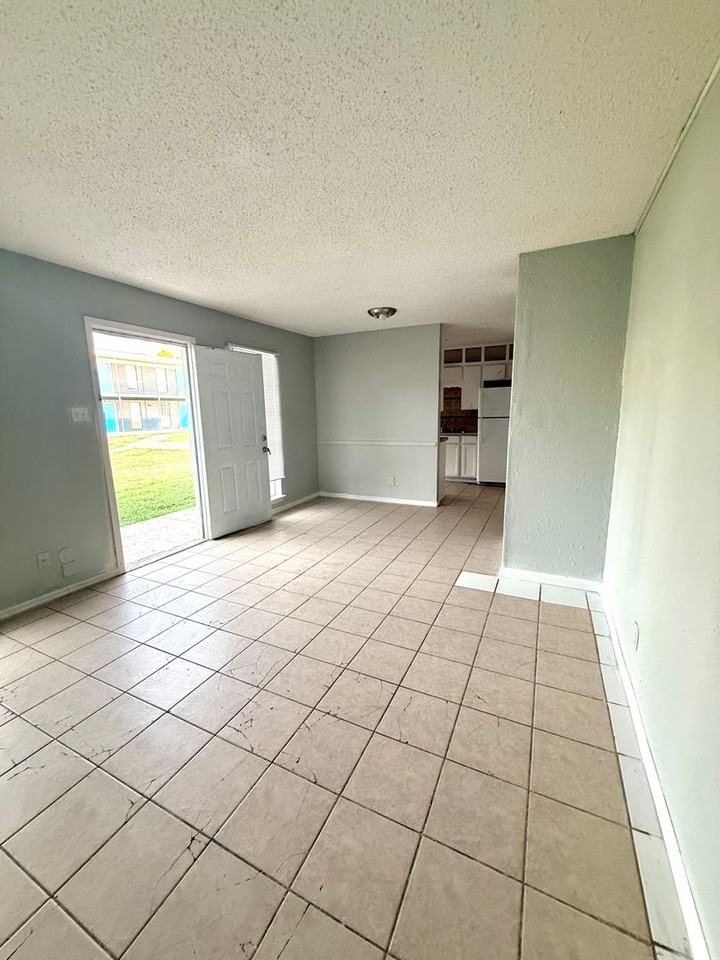 Eastgate Apartments - Photo 3 of 19