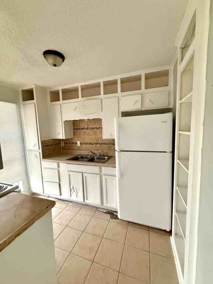 Eastgate Apartments - Photo 6 of 19