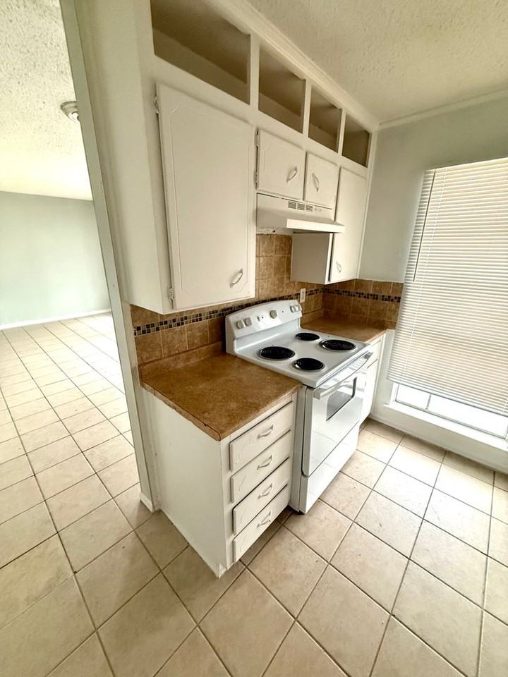 Eastgate Apartments - Photo 7 of 19