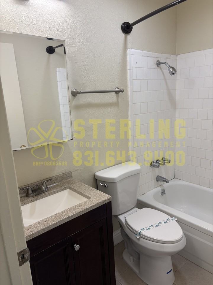 1042 Forest Avenue - Photo 7 of 33
