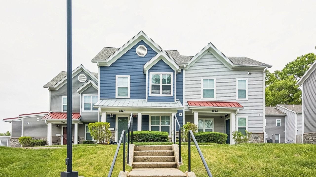 Scotland Townhomes - Photo 6 of 18