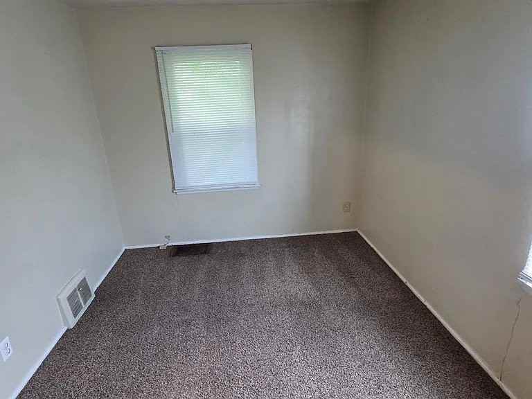 1524 W Kettelle St - Photo 6 of 13