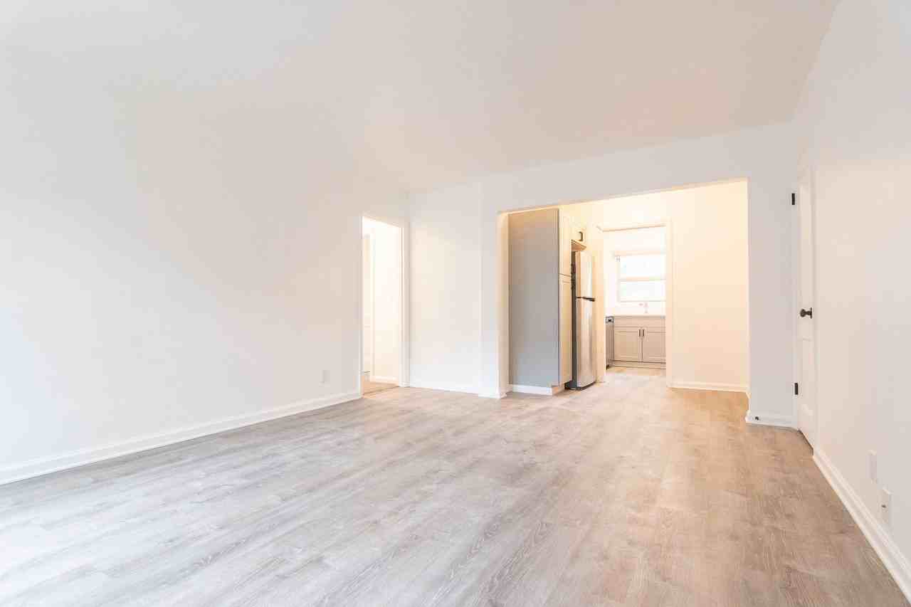Glencourt Apartments - Photo 5 of 39
