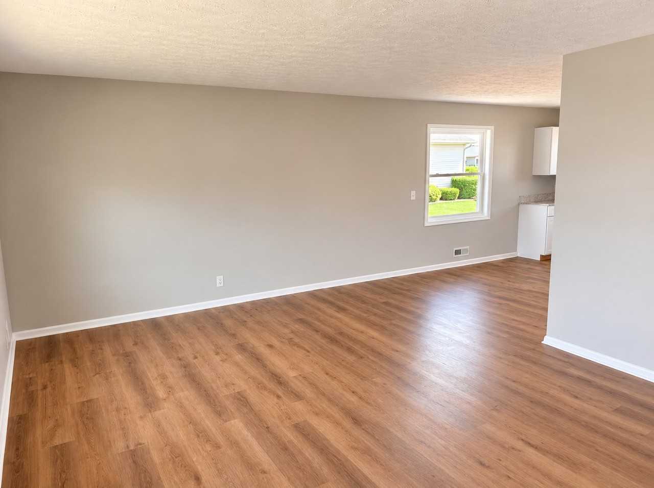 15917 Steinway Blvd - Photo 4 of 12