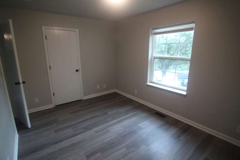256 Chestnut Ln - Photo 3 of 19