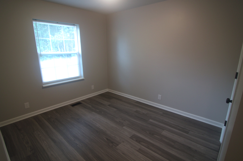 256 Chestnut Ln - Photo 6 of 19