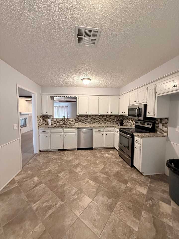 14305 Scott St - Photo 2 of 9