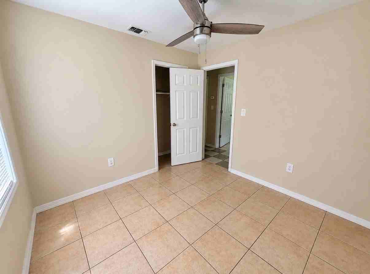 1909 Nw 6th St - Photo 4 of 10