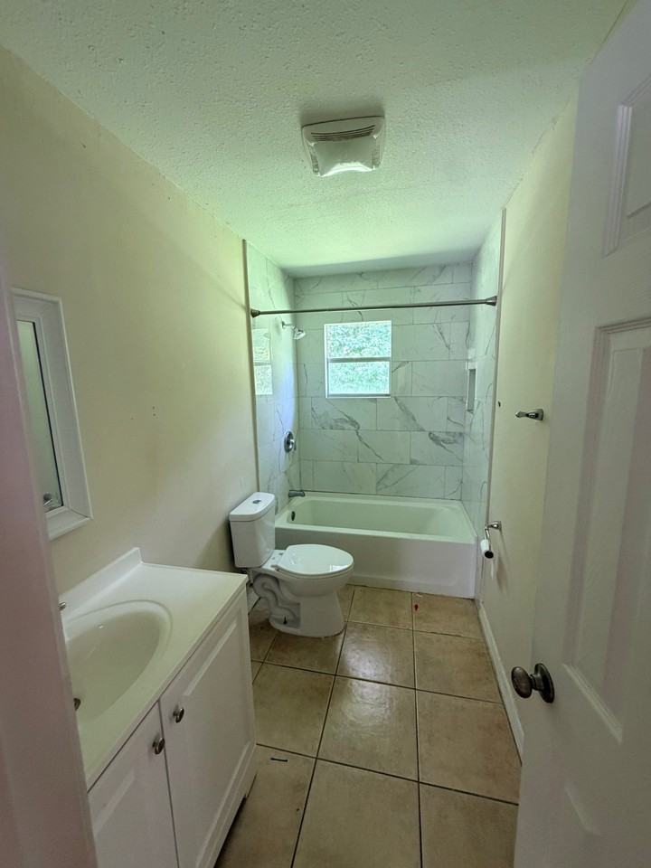 1909 Nw 6th St - Photo 5 of 10