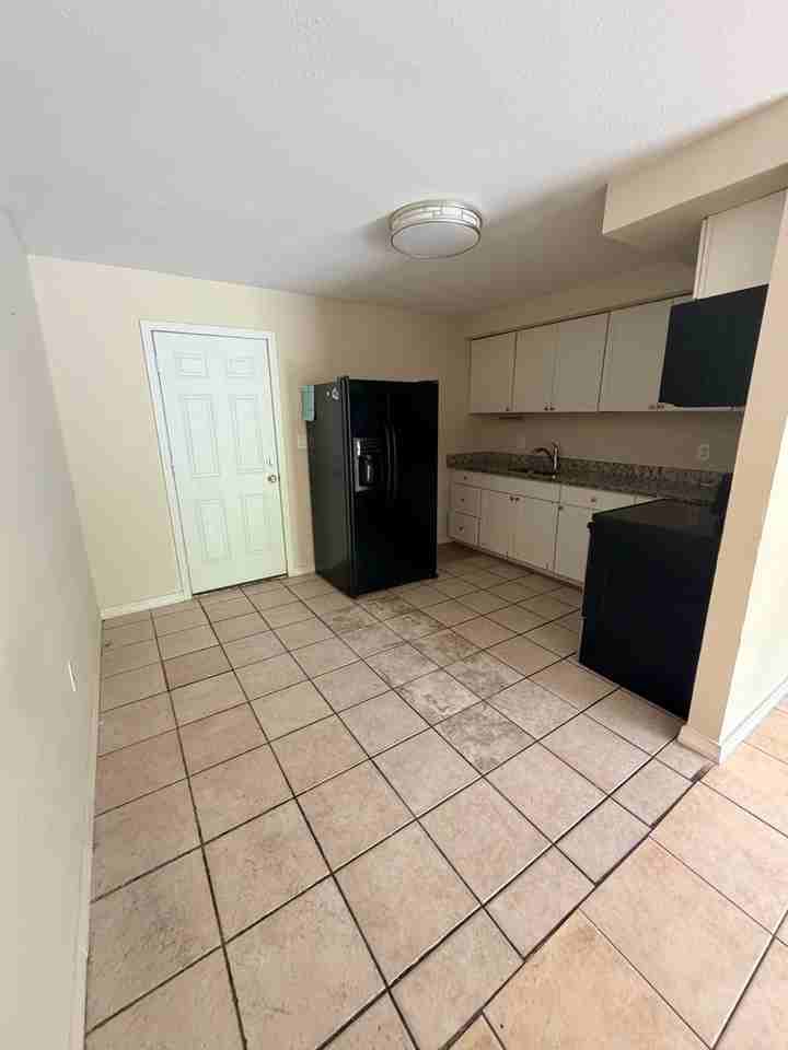 1909 Nw 6th St - Photo 7 of 10