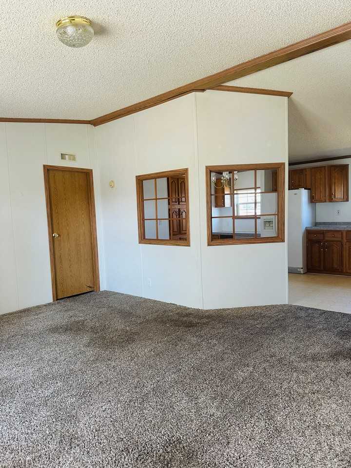 422 Ne 27th St - Photo 3 of 10