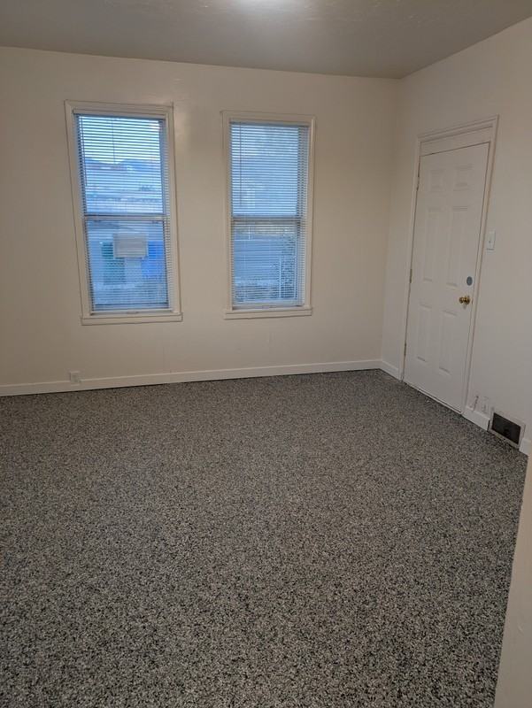 515 W State St - Photo 2 of 8
