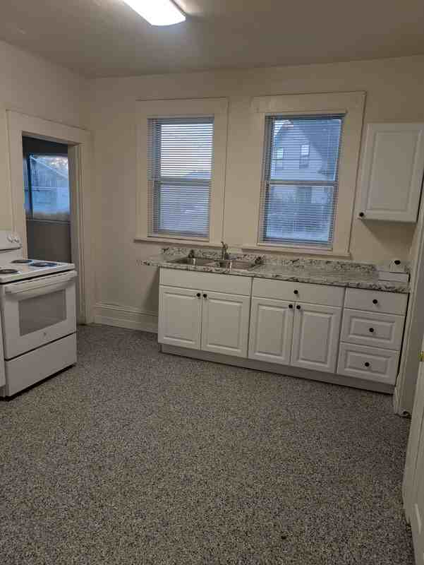 515 W State St - Photo 4 of 8