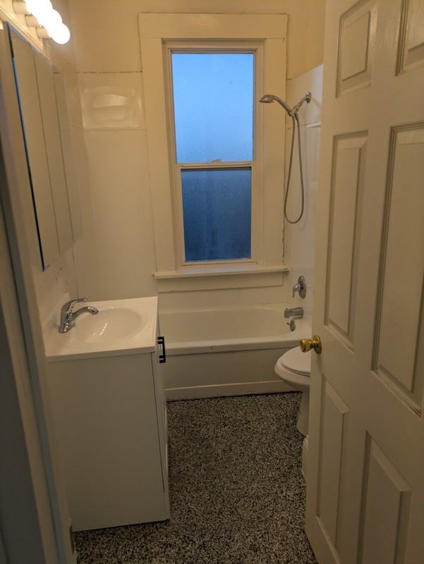 515 W State St - Photo 6 of 8